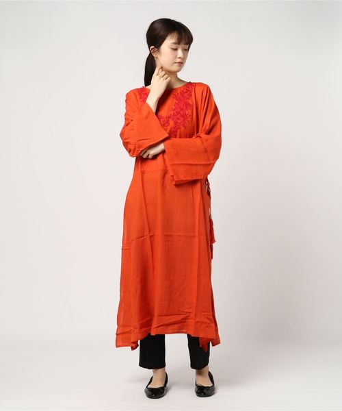 チャイハネ（チャイハネ）の「【チャイハネ】花刺繍サイドスリットロングワンピース（ワンピース・レディース・ホワイト/オレンジ/ブルー/グリーン・FREE）」の22枚目の写真