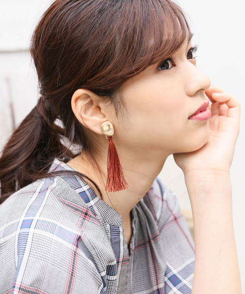 GLOBAL WORK(グローバルワーク)の「2WAYフリンジイヤリング/835628(イヤリング・レディース・ブルー/ベージュ/ブラウン・FREE)」の1枚目の写真