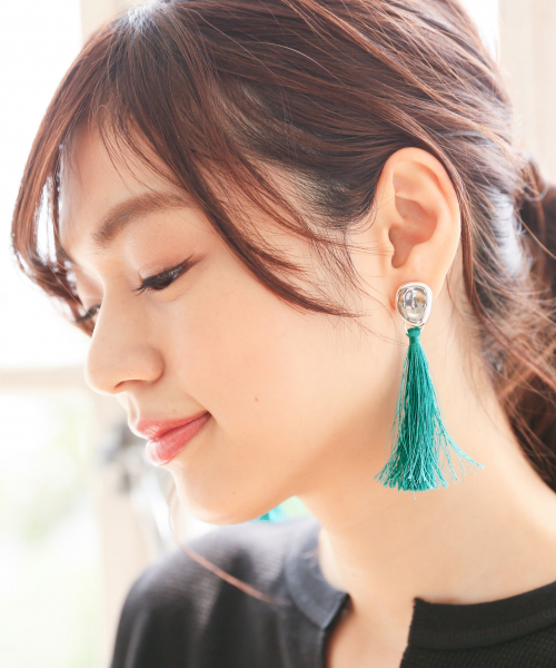 GLOBAL WORK(グローバルワーク)の「2WAYフリンジイヤリング/835628(イヤリング・レディース・ブルー/ベージュ/ブラウン・FREE)」の3枚目の写真