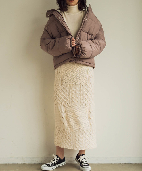 Aunt Marie's(アントマリーズ)の「AUNT MARIE'S ケーブル編みニットロングスカート(スカート・レディース・グレー/モカ/ナチュラル・FREE)」の4枚目の写真