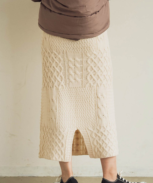 Aunt Marie's(アントマリーズ)の「AUNT MARIE'S ケーブル編みニットロングスカート(スカート・レディース・グレー/モカ/ナチュラル・FREE)」の6枚目の写真