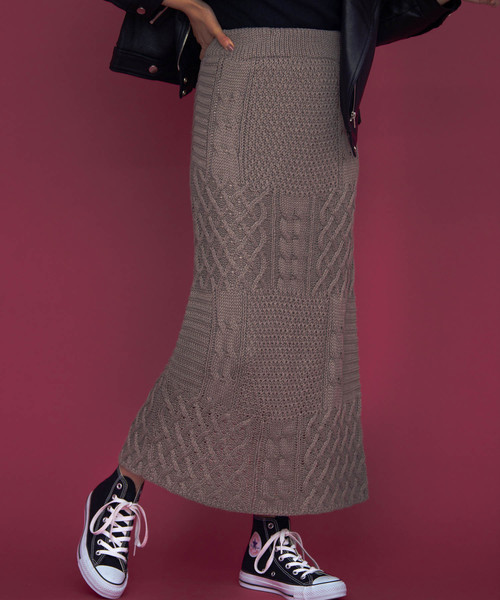Aunt Marie's(アントマリーズ)の「AUNT MARIE'S ケーブル編みニットロングスカート(スカート・レディース・グレー/モカ/ナチュラル・FREE)」の7枚目の写真