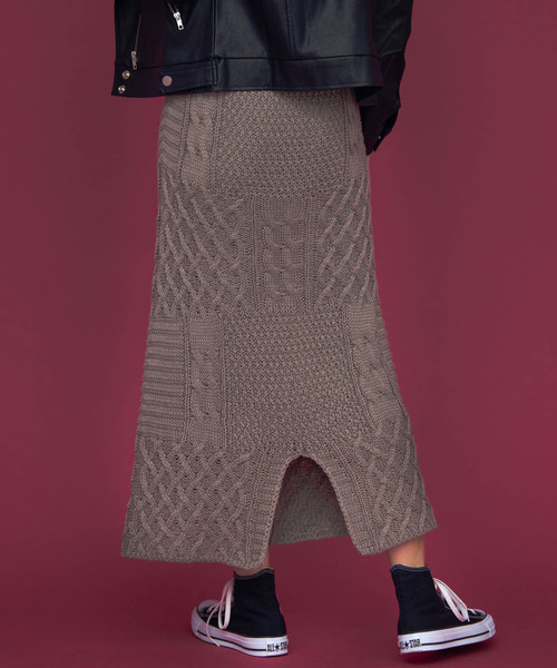 Aunt Marie's(アントマリーズ)の「AUNT MARIE'S ケーブル編みニットロングスカート(スカート・レディース・グレー/モカ/ナチュラル・FREE)」の10枚目の写真