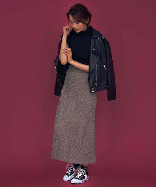 Aunt Marie's(アントマリーズ)の「AUNT MARIE'S ケーブル編みニットロングスカート(スカート・レディース・グレー/モカ/ナチュラル・FREE)」の11枚目の写真