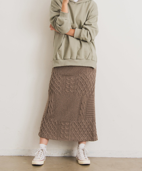 Aunt Marie's(アントマリーズ)の「AUNT MARIE'S ケーブル編みニットロングスカート(スカート・レディース・グレー/モカ/ナチュラル・FREE)」の18枚目の写真