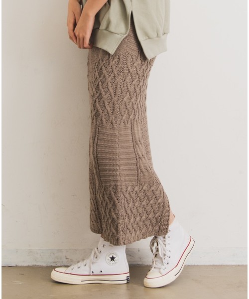 Aunt Marie's(アントマリーズ)の「AUNT MARIE'S ケーブル編みニットロングスカート(スカート・レディース・グレー/モカ/ナチュラル・FREE)」の20枚目の写真