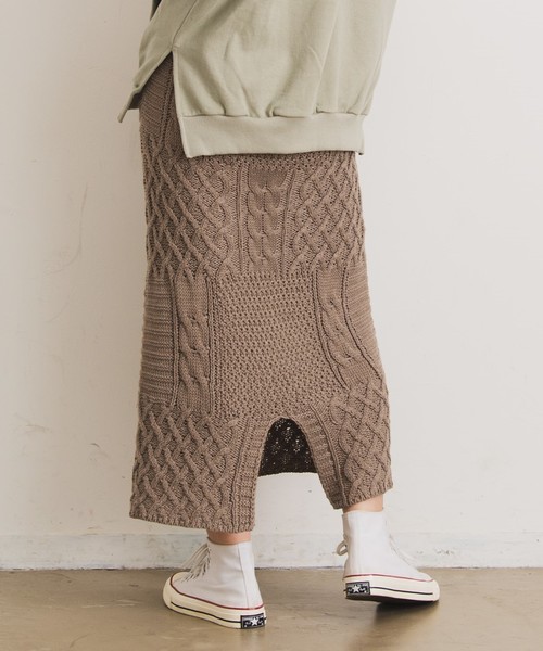Aunt Marie's(アントマリーズ)の「AUNT MARIE'S ケーブル編みニットロングスカート(スカート・レディース・グレー/モカ/ナチュラル・FREE)」の21枚目の写真