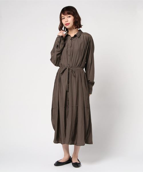 Libby&Rose（リビーアンドローズ）の「プリーツシャツワンピース（ワンピース・レディース・グレイッシュベージュ/ブラック/ブラウン/カーキ・FREE）」の10枚目の写真