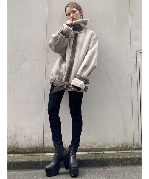 MURUA（ムルーア）の「JET BLACK SKINNY（デニムパンツ・レディース・ブラック・1/2/0）」の2枚目の写真