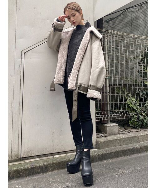 MURUA（ムルーア）の「JET BLACK SKINNY（デニムパンツ・レディース・ブラック・1/2/0）」の4枚目の写真