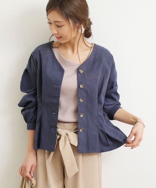 andme(アンドミー)の「ピーチ長袖ウエストタックVネックブラウス(シャツ/ブラウス・レディース・ベージュ/ネイビー/カーキ/グレー系その他・M)」の4枚目の写真