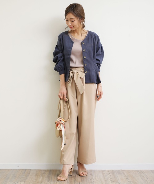 andme(アンドミー)の「ピーチ長袖ウエストタックVネックブラウス(シャツ/ブラウス・レディース・ベージュ/ネイビー/カーキ/グレー系その他・M)」の13枚目の写真
