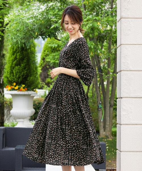 セール Tiaclasse ティアクラッセ のワンピース 洗える 洗える 着回し自在の総柄トップス スカートセットアップ 2点セット ワンピース Tiaclasse ティアクラッセ のファッション ワンピース