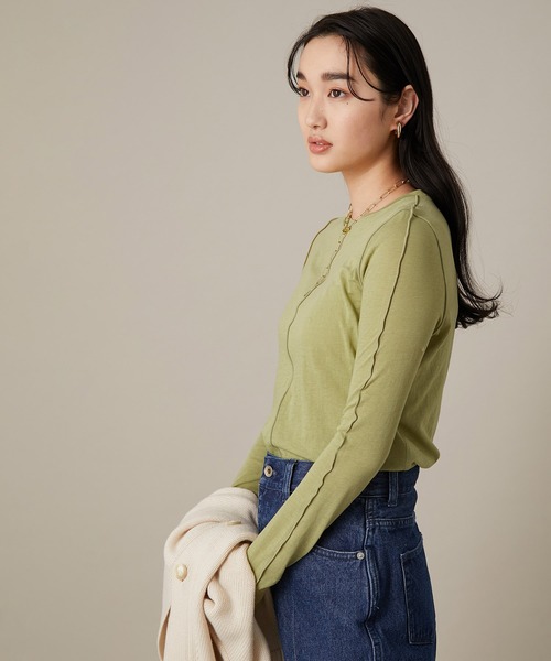 ADAM ET ROPE'（アダムエロペ）の「クルーネックシアーロンT（Tシャツ/カットソー・レディース・ブラック/オフホワイト/ライトグリーン・FREE）」の3枚目の写真