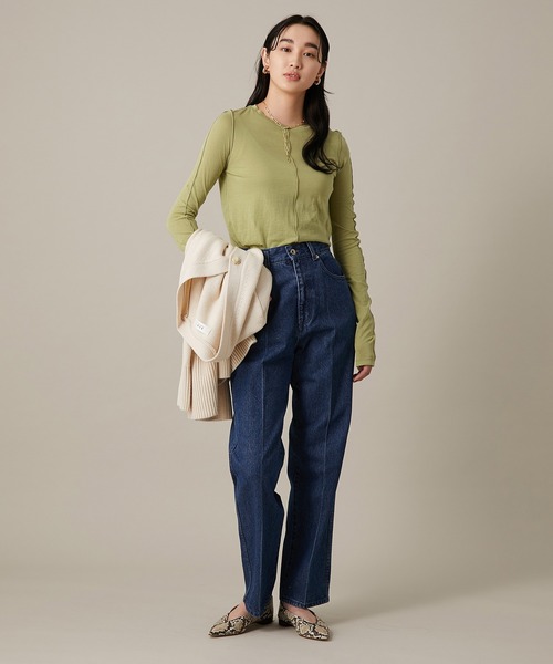 ADAM ET ROPE'（アダムエロペ）の「クルーネックシアーロンT（Tシャツ/カットソー・レディース・ブラック/オフホワイト/ライトグリーン・FREE）」の4枚目の写真