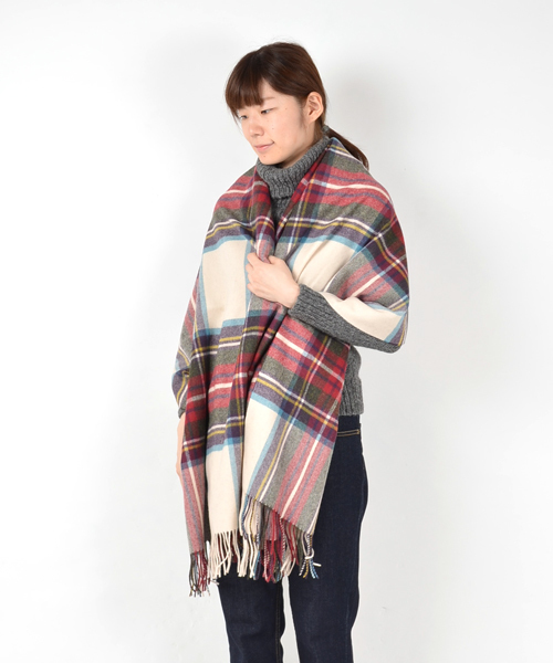 SHIPS for women(シップスフォーウィメン)の「GLEN PRINCE(グレン プリンス):タータン チェック ストール ◇(ストール/ショール・レディース・ナチュラル/レッド/グリーン/ネイビー/グレー・ONE SIZE)」の3枚目の写真