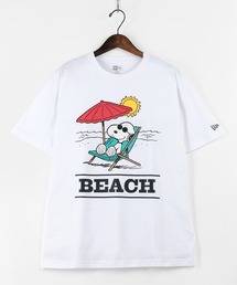 NEW ERA（ニューエラ）の「【NEW　ERA/ニューエラ】PEANUTS スヌーピー コラボ ビーチプリント半袖Tシャツ/ ホワイト（Tシャツ/カットソー・メンズ）」