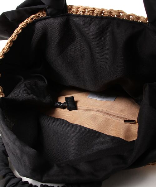 Three Four Time（ｽﾘｰﾌｫｰﾀｲﾑ）の「さがりリボン手編みトート（かごバッグ・レディース・グリーン/マスタード/グレー/ブラック・FREE）」の7枚目の写真