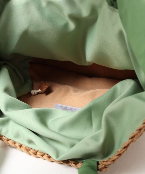 Three Four Time（ｽﾘｰﾌｫｰﾀｲﾑ）の「さがりリボン手編みトート（かごバッグ・レディース・グリーン/マスタード/グレー/ブラック・FREE）」の9枚目の写真