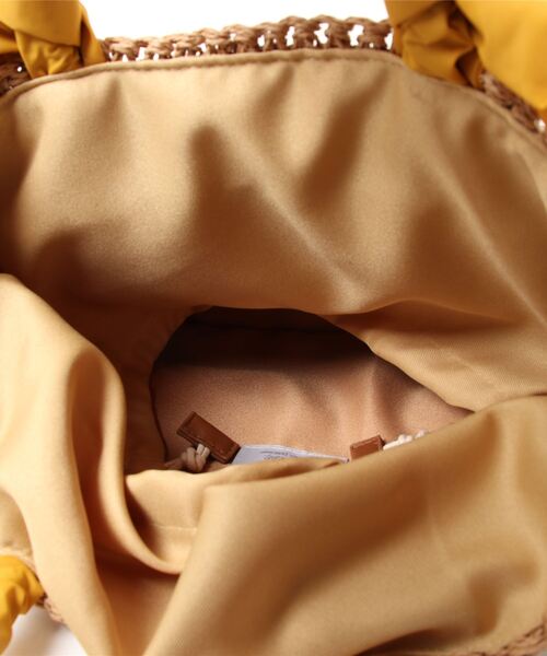 Three Four Time（ｽﾘｰﾌｫｰﾀｲﾑ）の「さがりリボン手編みトート（かごバッグ・レディース・グリーン/マスタード/グレー/ブラック・FREE）」の10枚目の写真