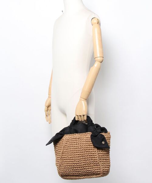 Three Four Time（ｽﾘｰﾌｫｰﾀｲﾑ）の「さがりリボン手編みトート（かごバッグ・レディース・グリーン/マスタード/グレー/ブラック・FREE）」の11枚目の写真