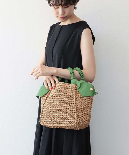 Three Four Time（ｽﾘｰﾌｫｰﾀｲﾑ）の「さがりリボン手編みトート（かごバッグ・レディース・グリーン/マスタード/グレー/ブラック・FREE）」の4枚目の写真