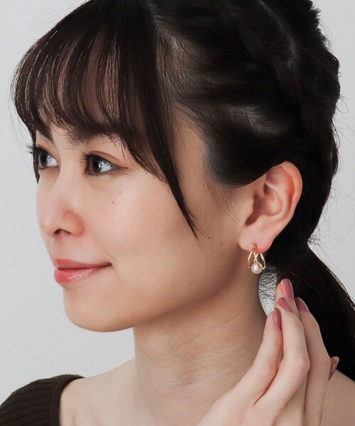 COCOSHNIK(ココシュニック)の「K18パール ダブルアーム フープピアス(ピアス(両耳用)・レディース・シルバー系・00)」の8枚目の写真