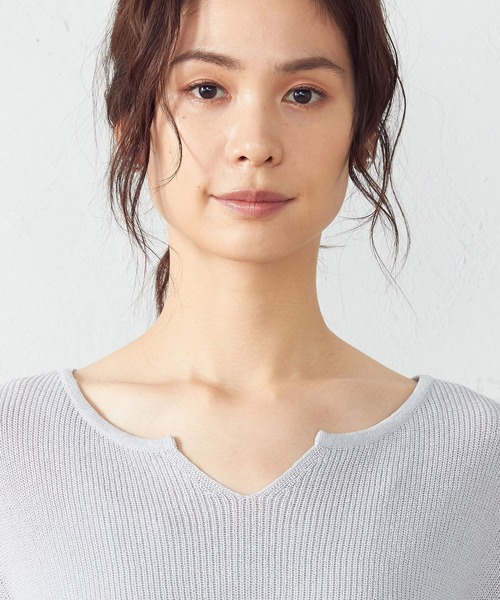 COMME CA ISM（コムサイズム）の「リネン混キーネックプルオーバー（ニット/セーター・レディース・ライトグレー/ダークブラウン/ブルー/ワイン・MEDIUM/LARGE）」の18枚目の写真