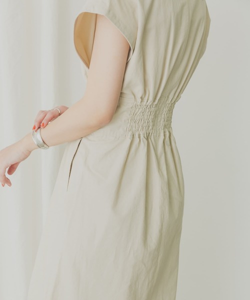 KBF+（ケービーエフプラス）の「KBF+　ウエストタックフレンチワンピース（ワンピース・レディース・ベージュ系その他/ブラック/パープル・ONE）」の4枚目の写真