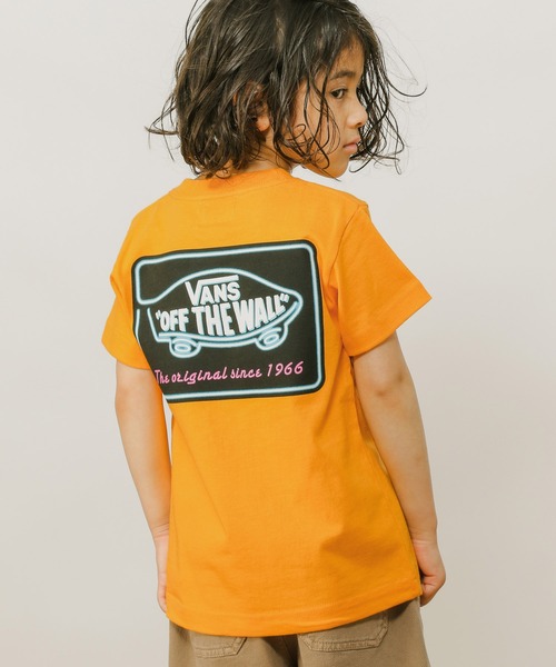 VANS（バンズ）の「【VANS(ヴァンズ)】ロゴＴ(KIDS)（Tシャツ/カットソー・キッズ・ブラック/オフホワイト/オレンジ・MEDIUM/LARGE/X-LARGE/XX-LARGE）」の3枚目の写真