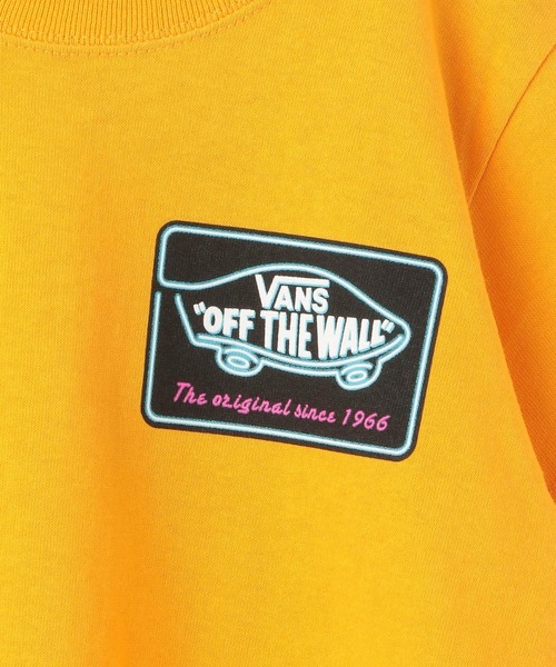 VANS（バンズ）の「【VANS(ヴァンズ)】ロゴＴ(KIDS)（Tシャツ/カットソー・キッズ・ブラック/オフホワイト/オレンジ・MEDIUM/LARGE/X-LARGE/XX-LARGE）」の19枚目の写真