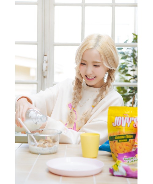 KIRSH（キルシー）の「『KIRSH X HONDA HITOMI』 BIG CHERRY SWEATSHIRTS/ビッグ チェリー ロングスリーブ スウェットシャツ（スウェット・レディース・パープル/アイボリー・FREE）」の4枚目の写真