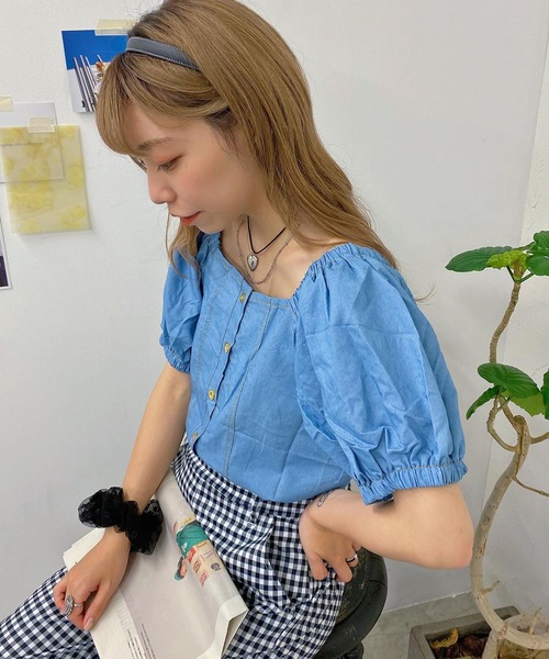 WEGO（ウィゴー）の「WEGO/デニムパフスリーブブラウス（シャツ/ブラウス・レディース・ブルー・FREE）」の3枚目の写真