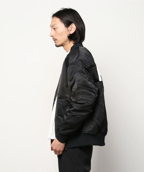RVCA(ルーカ)の「RVCA/ルーカ リバーシブル ナイロンMA-1 BB042-766(MA-1・メンズ・ブラック/グリーン・S/M/L)」の5枚目の写真