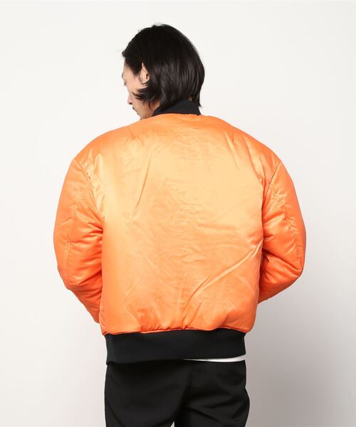 RVCA(ルーカ)の「RVCA/ルーカ リバーシブル ナイロンMA-1 BB042-766(MA-1・メンズ・ブラック/グリーン・S/M/L)」の8枚目の写真