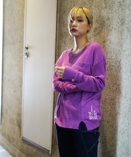 AVIREX(アヴィレックス)の「ハニカムコンビ ニットトップス/ HONEYCOMB COMBI KNIT TOPS(ニット/セーター・レディース・チャコール/オフホワイト/パープル・MEDIUM/SMALL)」の1枚目の写真