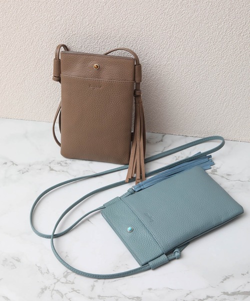 Ungrid（アングリッド）の「【Ungrid/アングリッド】牛革天然石ブローチタッセル　マルチポシェット（ショルダーバッグ・レディース・カーキ/ベージュ/グレー/ミント/ダークグリーン/ライトグリーン/ダークブルー/ターコイズブルー/ベージュ系その他/ブラック/オリーブ/ワイン/ピンク/キャメル/マスタード/アイボリー/ブルー系その他・FREE）」の6枚目の写真