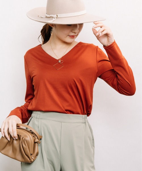 ELVENCE DEUX（エルベンスドゥ）の「ツヤアリＶネックＰＯ（Tシャツ/カットソー・レディース・ブラック/ブラウン/オフホワイト/グリーン・MEDIUM/LARGE）」の7枚目の写真