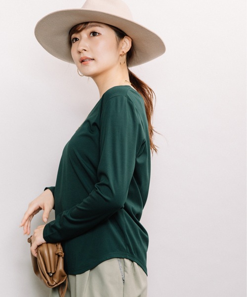 ELVENCE DEUX（エルベンスドゥ）の「ツヤアリＶネックＰＯ（Tシャツ/カットソー・レディース・ブラック/ブラウン/オフホワイト/グリーン・MEDIUM/LARGE）」の9枚目の写真