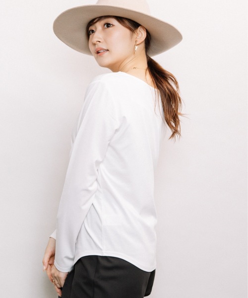 ELVENCE DEUX（エルベンスドゥ）の「ツヤアリＶネックＰＯ（Tシャツ/カットソー・レディース・ブラック/ブラウン/オフホワイト/グリーン・MEDIUM/LARGE）」の13枚目の写真