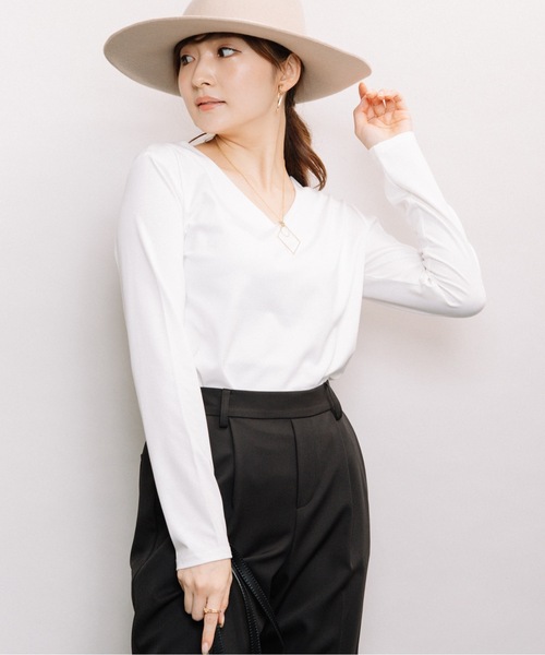 ELVENCE DEUX（エルベンスドゥ）の「ツヤアリＶネックＰＯ（Tシャツ/カットソー・レディース・ブラック/ブラウン/オフホワイト/グリーン・MEDIUM/LARGE）」の15枚目の写真