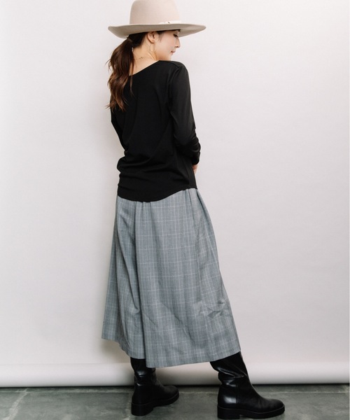 ELVENCE DEUX（エルベンスドゥ）の「ツヤアリＶネックＰＯ（Tシャツ/カットソー・レディース・ブラック/ブラウン/オフホワイト/グリーン・MEDIUM/LARGE）」の17枚目の写真