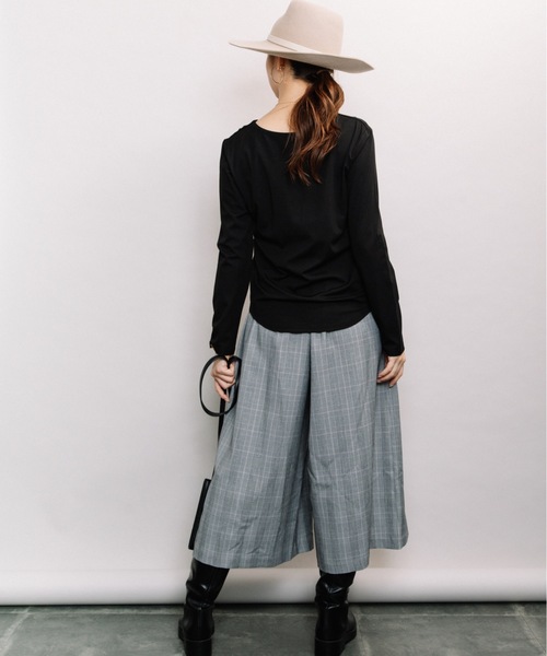ELVENCE DEUX（エルベンスドゥ）の「ツヤアリＶネックＰＯ（Tシャツ/カットソー・レディース・ブラック/ブラウン/オフホワイト/グリーン・MEDIUM/LARGE）」の18枚目の写真