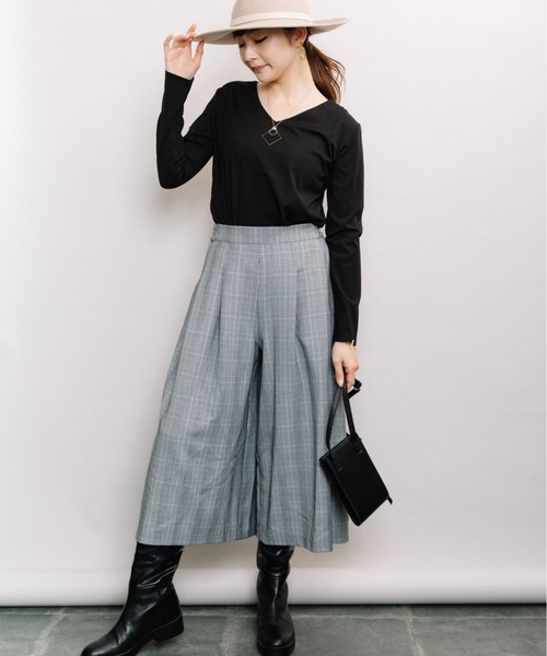 ELVENCE DEUX（エルベンスドゥ）の「ツヤアリＶネックＰＯ（Tシャツ/カットソー・レディース・ブラック/ブラウン/オフホワイト/グリーン・MEDIUM/LARGE）」の19枚目の写真