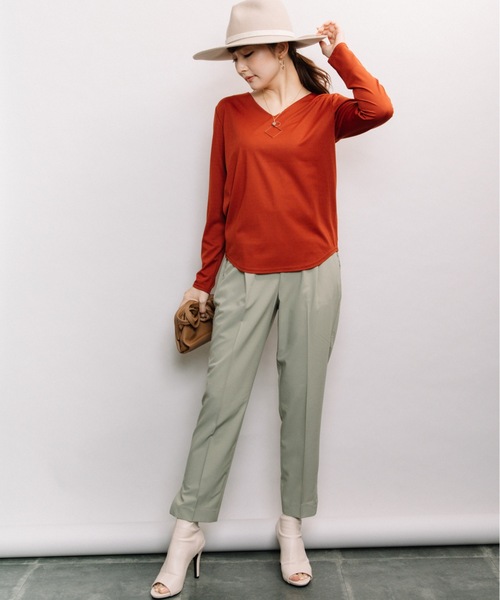 ELVENCE DEUX（エルベンスドゥ）の「ツヤアリＶネックＰＯ（Tシャツ/カットソー・レディース・ブラック/ブラウン/オフホワイト/グリーン・MEDIUM/LARGE）」の20枚目の写真