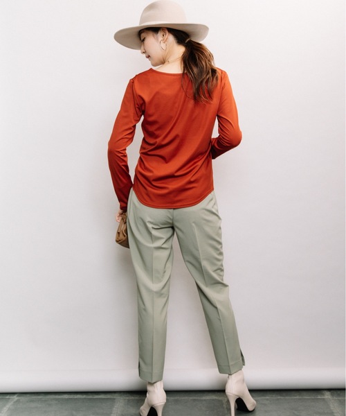 ELVENCE DEUX（エルベンスドゥ）の「ツヤアリＶネックＰＯ（Tシャツ/カットソー・レディース・ブラック/ブラウン/オフホワイト/グリーン・MEDIUM/LARGE）」の22枚目の写真