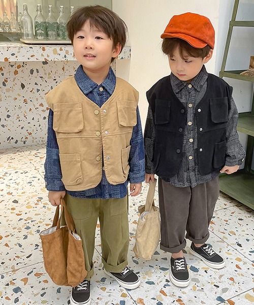 aimoha(アイモハ)の「【aimoha-KIDS-】【新作】韓国子供服 ビッグポケットアメカジワークベスト(ベスト・キッズ・ブラック/ベージュ・90/100/110/120/130/140)」の2枚目の写真