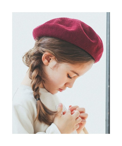 BeBe（ベベ）の「BeBe/ユニセックスBeBeロゴプレートニットベレー帽(50~56cm)（ハンチング/ベレー帽・キッズ・エンジ/ブラック・LARGE/MEDIUM）」の2枚目の写真