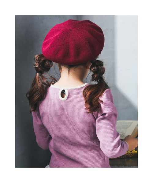 BeBe（ベベ）の「BeBe/ユニセックスBeBeロゴプレートニットベレー帽(50~56cm)（ハンチング/ベレー帽・キッズ・エンジ/ブラック・LARGE/MEDIUM）」の4枚目の写真