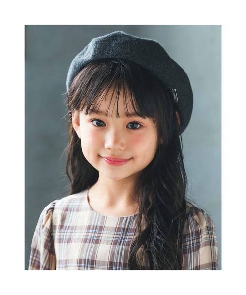 BeBe（ベベ）の「BeBe/ユニセックスBeBeロゴプレートニットベレー帽(50~56cm)（ハンチング/ベレー帽・キッズ・エンジ/ブラック・LARGE/MEDIUM）」の5枚目の写真